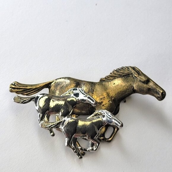 Race Horses Brooch Pin in Silver and Gold Tone - Picture 1 of 9